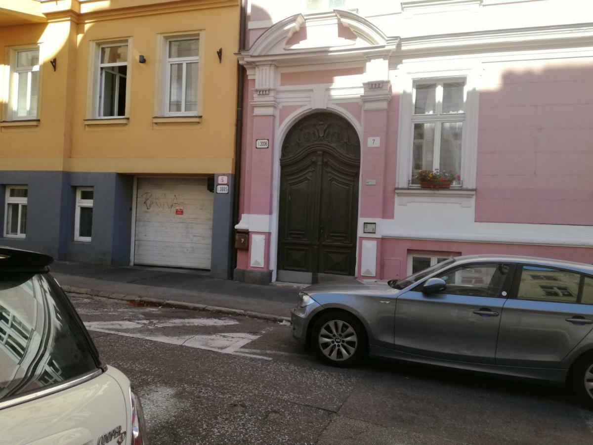 Studio12 Братислава Экстерьер фото